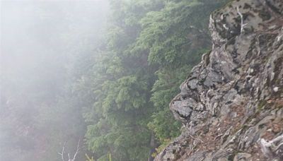 攀干卓萬群峰摔落20M陡峭邊坡 60歲山友骨折待援 5HR病況急轉氣絕亡