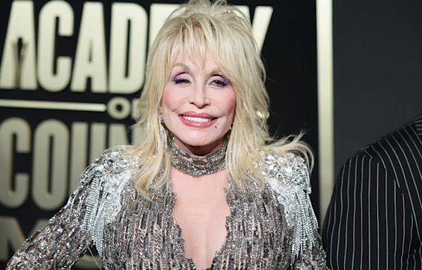 Dolly Parton announces a musical about her life story is coming to Broadway