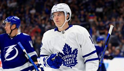 Maple Leafs' Coach Breaks Silence on Viral Mitch Marner Photo