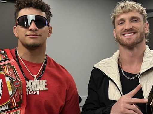 WWE | Patrick Mahomes aparece en Monday Night RAW y lo hace junto a Logan Paul de manera épica