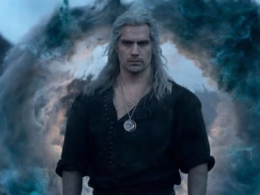 Primer vistazo al traje de Geralt de Rivia en la temporada 4 de 'The Witcher', en el doble de Liam Hemsworth