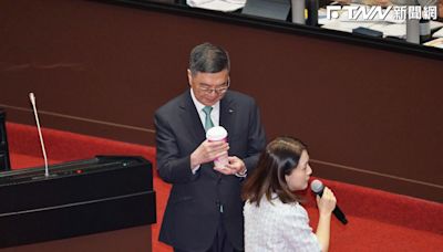 諷蔣萬安盼方仰寧結果給李西河 徐巧芯問卓揆「coffee or tea？」