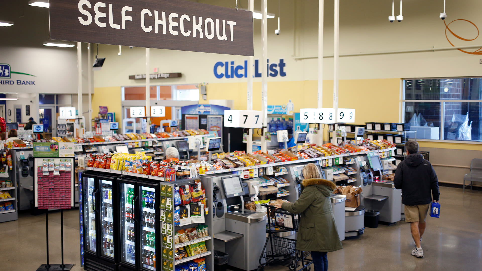 'Unacceptable,' fumes Kroger shopper after getting no help due to self-checkout
