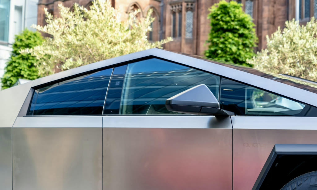Tesla Cybertruck Spotted with Rooftop Sensor Suite in San Jose, Features Unique LiDAR Configuration - EconoTimes