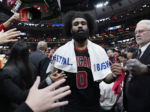 El recital de Coby White tumba a los Hawks