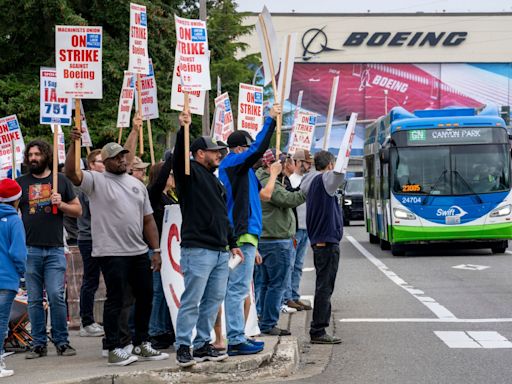 Boeing Starts Hiring Freeze, Weighs Temporary Furloughs