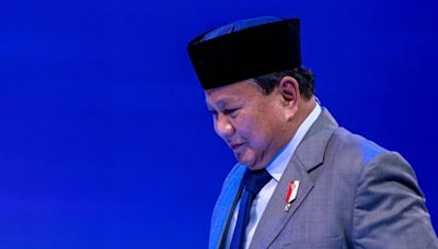 Indonesia’s Prabowo Says He’ll Resume Duties After Leg Surgery