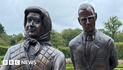 Elizabeth II: Statue of queen, Philip and corgis sparks debate