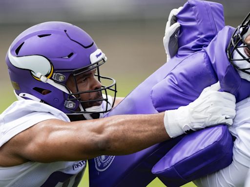 Vikings starting DT Jerry Tillery leaves practice with apparent injury