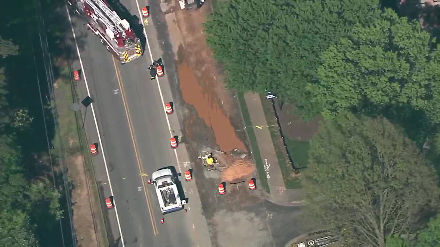 Lanes closed while crews work to repair gas leak on Mount Vernon Highway in Sandy Springs