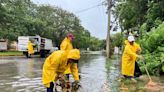 Causa "Beryl" grandes encharcamientos y árboles caídos en Cancún