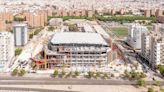 El Roig Arena completa su techo y cubre sus paredes con 9.000 paneles cerámicos