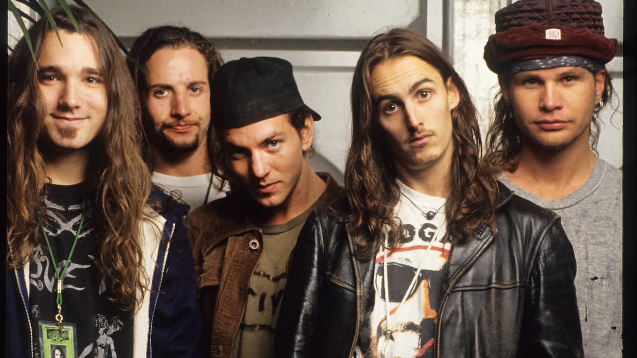 Listen to Pearl Jam run through some Ten classics on a bootleg of their first ever British show in 1992