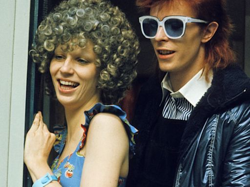 David Bowie se jactó de que contaría a su esposa Angie sobre su aventura con la estilista de Ziggy Stardust