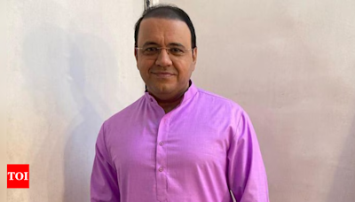 Taarak Mehta's Bhide aka Mandar Chandwadkar's hilarious take on the power cut with his iconic dialogue, 'Humare zamaane mein' | - Times of India