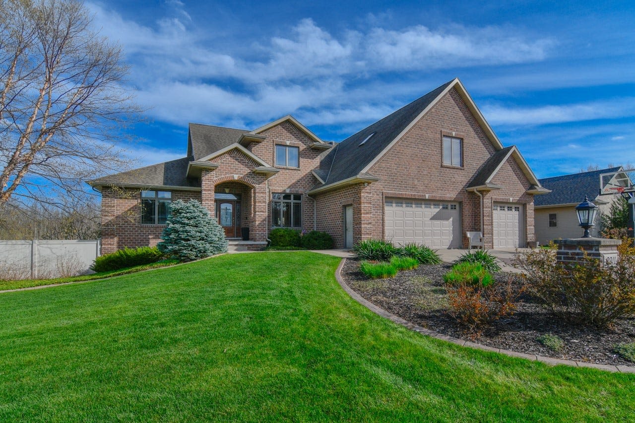 Former Green Bay Packers coach lists five-bedroom Suamico house for $899,900