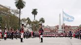 Video: así fue el primer cambio de guardia de los regimientos de Granaderos, Patricios e Iriarte