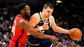 Jokic y Murray lideran a Nuggets y ganan 129-113 a Rockets