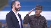 “Cuando Bukele pierda popularidad y los aplausos no le basten, las botas militares van a sonar un poco más": Óscar Martínez, periodista de El Faro
