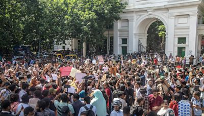 Autoridades de Bangladés liberan a líderes estudiantiles detenidos en las protestas