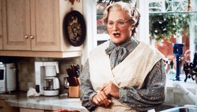 ‘Mrs. Doubtfire’ Star Says Robin Williams Wrote Letter to Principal After She Got Kicked Out of School During Filming