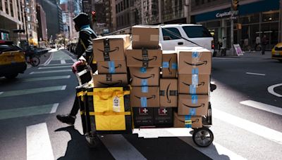 CNBC: Amazon elimina las almohadas de aire de plástico en sus cajas; te decimos por qué