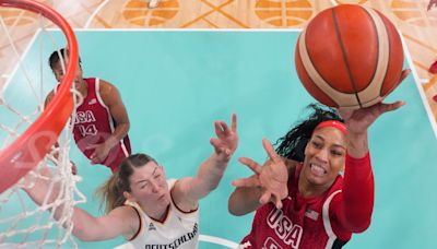 US women's basketball team runs Olympic win streak to 58 straight; quarterfinals next