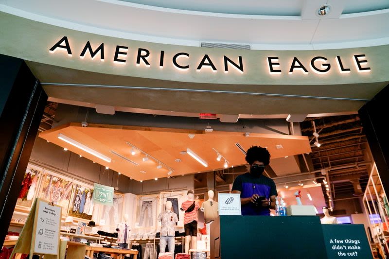 American Eagle Outfitters director sells $53,949 in stock By Investing.com