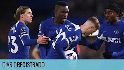 Insólita pelea entre los jugadores de Chelsea para patear un penal con el partido 4-0