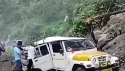 Boulder crushes shared taxi one killed, incessant rain swells Teesta, snaps road connectivity