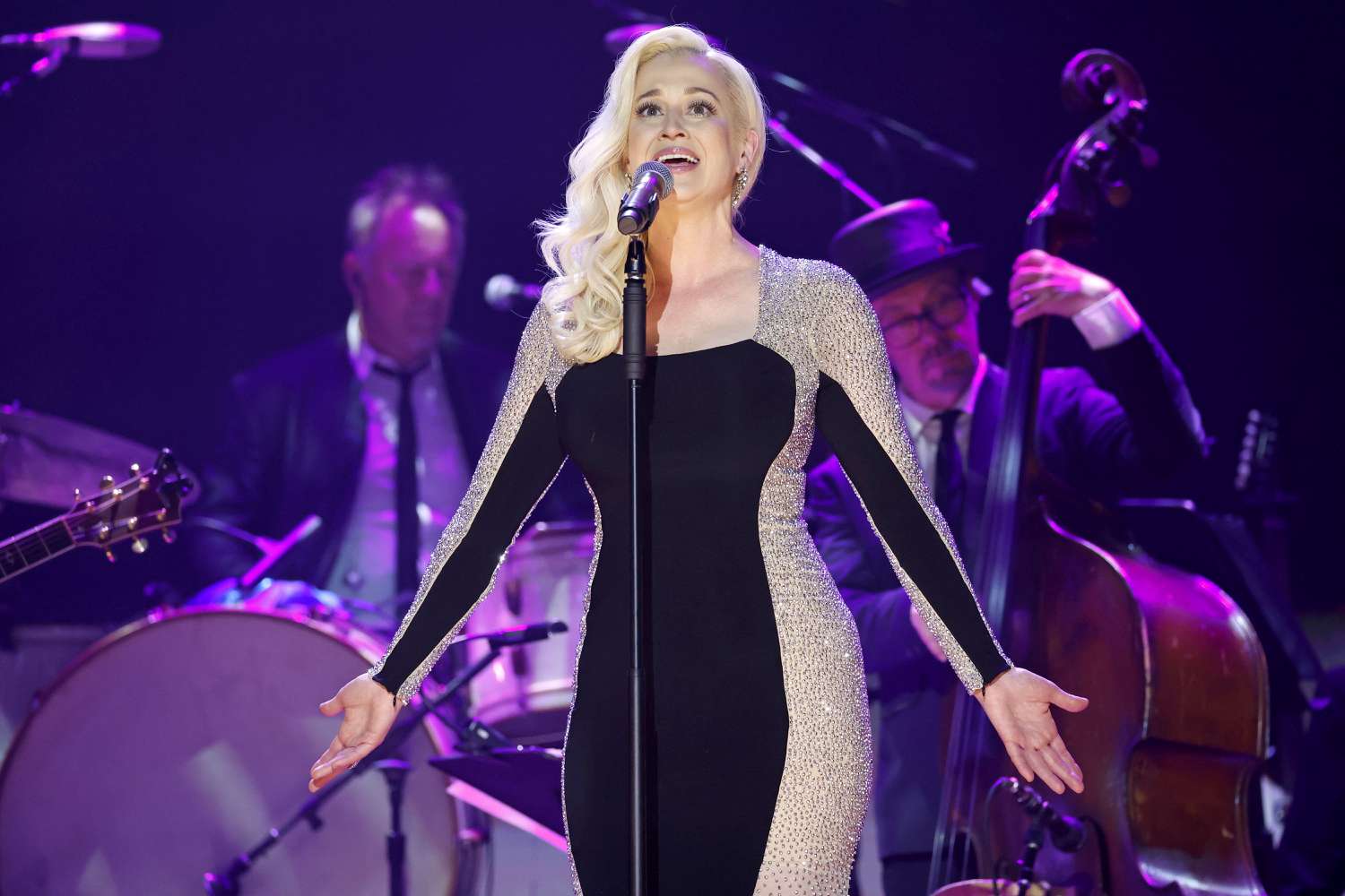 Kellie Pickler Returns To The Stage For First Time Since Husband's Death