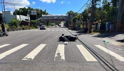 疑轉彎未注意來車? 二駕駛倒地送醫 警籲車輛遵守交通規則 | 蕃新聞