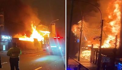 Incendio en depósito de pintura en San Borja: bomberos fueron rescatados y llevados a un hospital