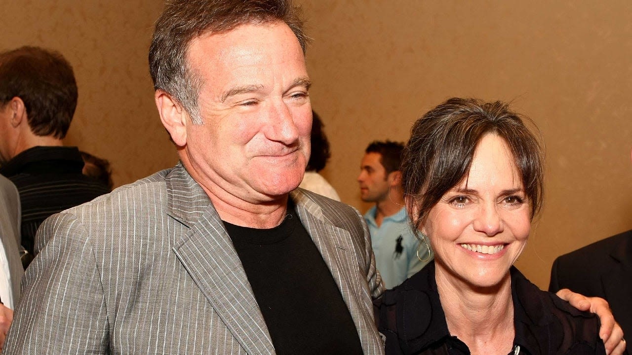 Sally Field Recalls Robin Williams' Kindness on 'Mrs. Doubtfire' Set