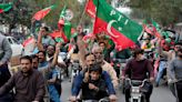 Pakistán prohíbe visitas a Khan tras reportes de ataque a prisión