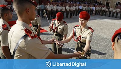 Leonor de Borbón recibe su sable de dama cadete de la Academia General Militar