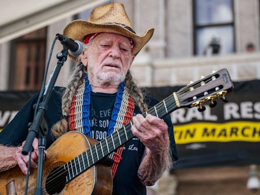 Willie Nelson Fans Are Worried Sick After Another Canceled Concert