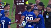 Cruzeiro quedó en medio de un escándalo: se pelearon dos jugadores para patear un penal ante Fluminense y uno de ellos terminó llorando