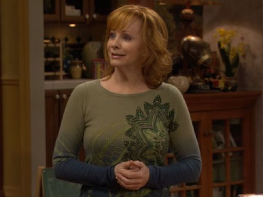 Is Happy's Place A Reba Reboot? Ms. McEntire's New Comedy, Explained