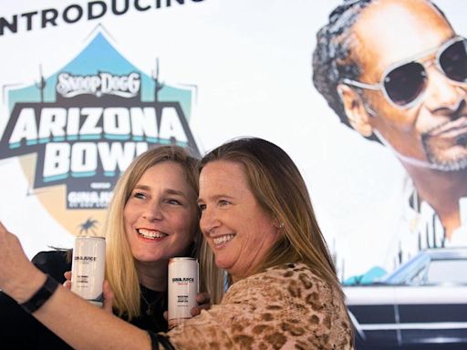 Snoop Dogg's 'Gin & Juice by Dre and Snoop' drink takes over as Arizona Bowl sponsor