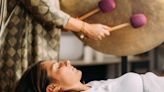 What is a gong bath? What it is, 5 health benefits, plus gong baths near you