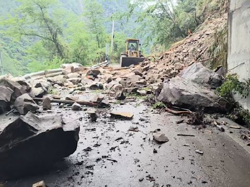 餘震、降雨影響...中橫便道多處坍方落石 目前暫不開放