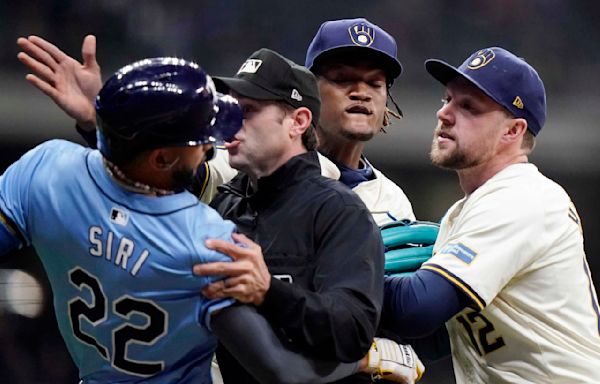 Rays and Brewers get into wild brawl, with Uribe and Siri in the middle of it