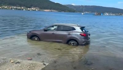 Aparcan el coche en el puerto y la marea hace lo suyo: “En Murcia el agua no sube tanto”