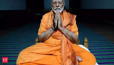 PM Narendra Modi begins his 'dhyan' at Kanyakumari Vivekananda Rock: Pics - PM's meditation