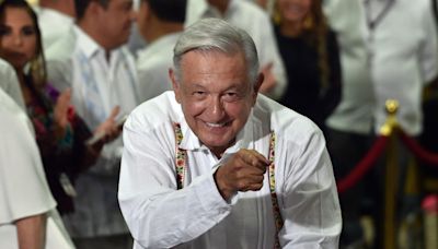 Con un “superpeso”, menos pobres y deudas en seguridad: el México que deja López Obrador