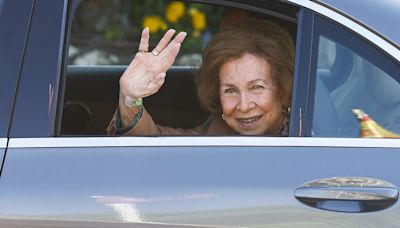 La reina Sofía recibe el alta hospitalaria después de cuatro días ingresada: 'Estoy muy bien'