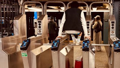 近一半人逃票 紐約MTA估計車票收入將損失8億 | 地鐵 | 大紀元