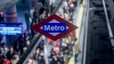 Muere un hombre arrollado por el metro en Madrid después de bajar a las vías a orinar