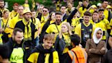 Video: la invasión de 100.000 hinchas del Dortmund a Londres, toda una marea amarilla